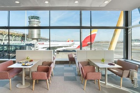 Iberia inaugura un nuevo espacio Premium para sentirte como una reina o un rey
