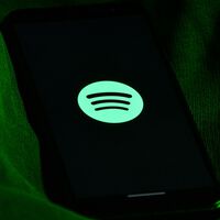 Spotify da una buena noticia a sus usuarios gratuitos en móvil: ahora podrás elegir qué canción escuchar, aunque hay un "pero" 