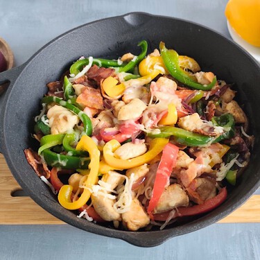 Receta de alambre de pollo con bacon, pimientos y queso para tacos caseros