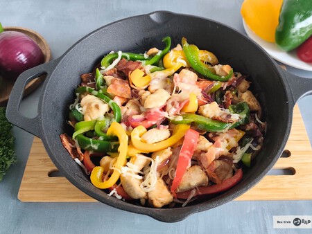 Receta de alambre de pollo con bacon, pimientos y queso para tacos caseros