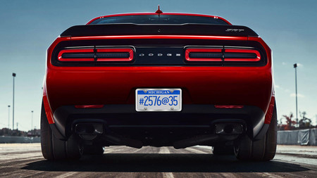 Dodge Challenger SRT Demon, una bestia loca que calza neumáticos ¡de 315 mm en las cuatro ruedas!