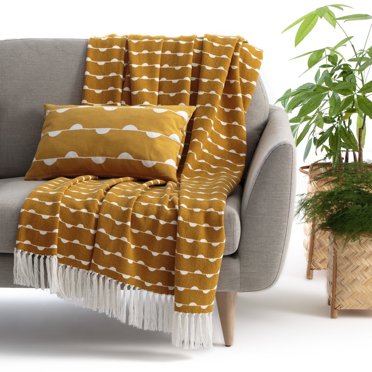 Plaids, mantas y cojines con los que renovar y actualizar el salón