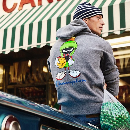 Champion y los Looney Toons traen de regreso el look deportivo noventero para este otoño