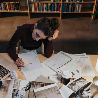 El primer paso fue la renuncia silenciosa, el segundo es opositar. Cómo está cambiando la carrera laboral en España