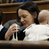 Carolina Bescansa, diputada de Podemos, asiste al Congreso con su bebé
