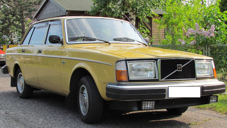 Volvo 244 DLS, Volkswagen Golf, Mazda 323 y salchichas de Turingia: así se motorizó Berlín Este