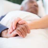 Está en vigor, los trabajadores tienen derecho a 2 días libres por muerte de un familiar, 4 si hay que viajar 