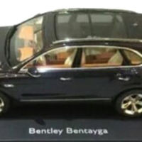 Si no puedes comprarte un Bentley Bentayga, siempre te quedará la maqueta a escala 1:18