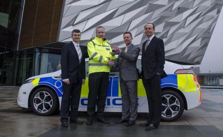 Tras el Ampera ambulancia llega el Ampera policía a Irlanda