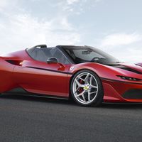 Maranello rinde homenaje a Japón con el inédito y espectacular Ferrari J50