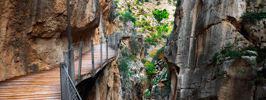 La mejor ruta de senderismo de España para los amantes de los deportes extremos está en Málaga y tienes que reservar  