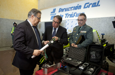 Patrulla Integral: el nuevo modelo de vigilancia de la DGT, con radares, etilómetros y test de drogas portátiles