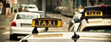 En España hay pocas mujeres conduciendo taxis: la lucha por abrirse hueco en un sector predominantemente masculino