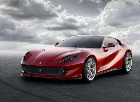Video: Mira al Ferrari 812 Superfast llegar a 324 km/h como si fuera algo sencillo