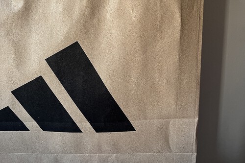 El outlet de Adidas comienza a rebajar todas las chaquetas, zapatillas y más a  mitad de precio para finalizar el mes   