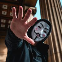 Condenan a un hacker a 81 meses de prisión por haber fingido su muerte para eludir sus responsabilidades como padre
