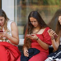 México ya vinculó más de nueve millones de líneas celulares a la CURP en semanas, pero el registro total parece misión imposible 