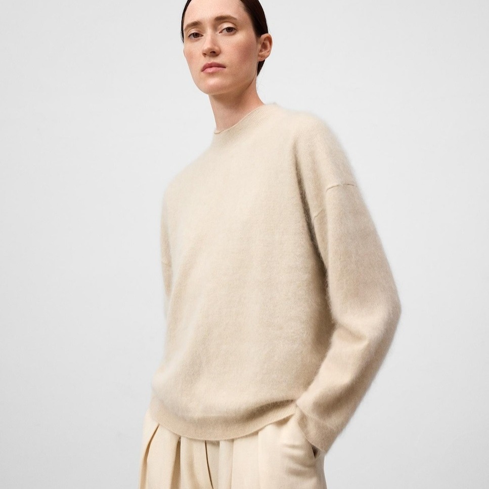 Adolfo Dominguez
Jersey de mujer de cashmere con cuello perkins