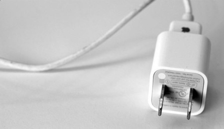 Apple solucionará el problema de seguridad que provocan los cargadores no originales
