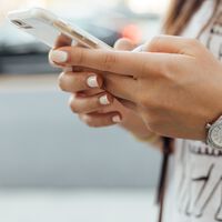 Saca partido a ChatGPT en tu móvil con LuzIA, una versión gratis del bot para WhatsApp