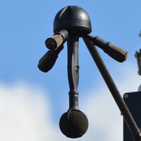 Radares de ruido: París intensifica su lucha contra el exceso de decibelios para empezar a multar a los coches más ruidosos 