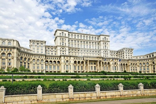 Este edificio tiene el doble de masa que el Empire State Building y está en Bucarest
