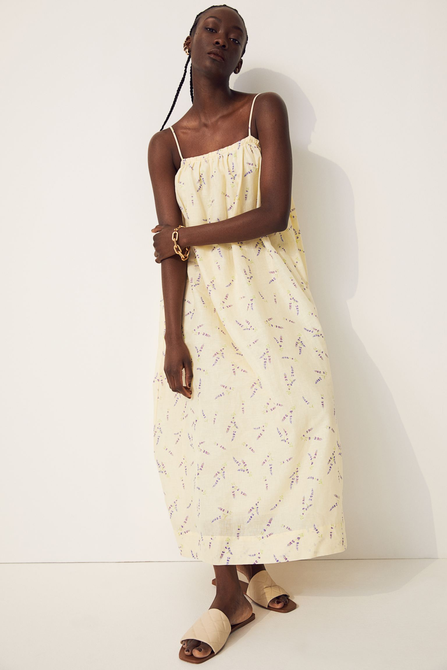 Vestido midi en tejido de lino vaporoso
