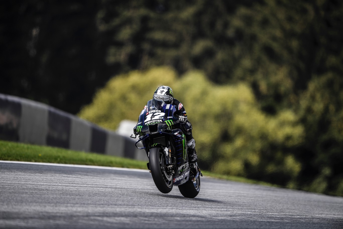 Maverick Viñales impone la ley Yamaha para salir desde la pole position en el Red Bull Ring