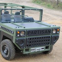 No, no es un coche de Lego. Esta cosa horrible es el Partisan One y tiene 100 años de garantía