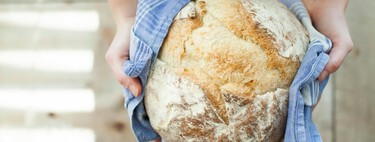 Tu freidora de aire tiene una función que no conoces: así puedes darle al pan un toque totalmente distinto