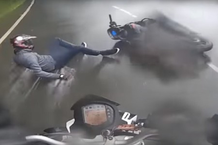 Aquí tienes la explicación gráfica de por qué el ABS es tan sumamente importante en las motos