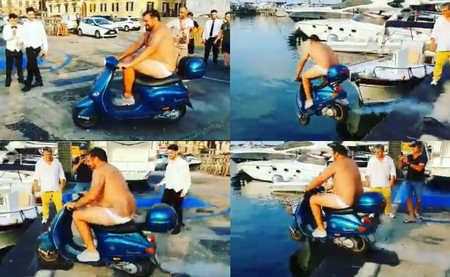 El futbolista Mario Balotelli ha sido denunciado por incitar a un camarero a tirarse al mar en moto