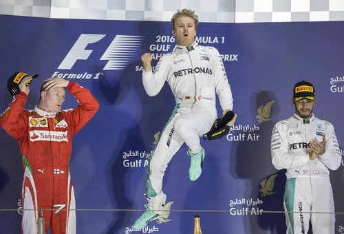 Gran Premio de Bahrein, Rosberg gana una carrera llena de rebases