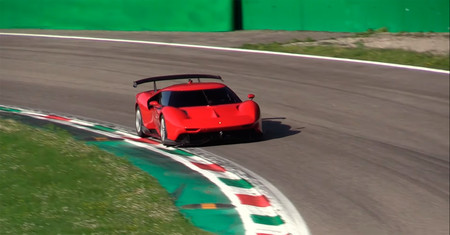 ¡Música para los oídos! El exclusivo Ferrari P80/C, cazado en vídeo haciendo rugir su V8 de más de 700 CV