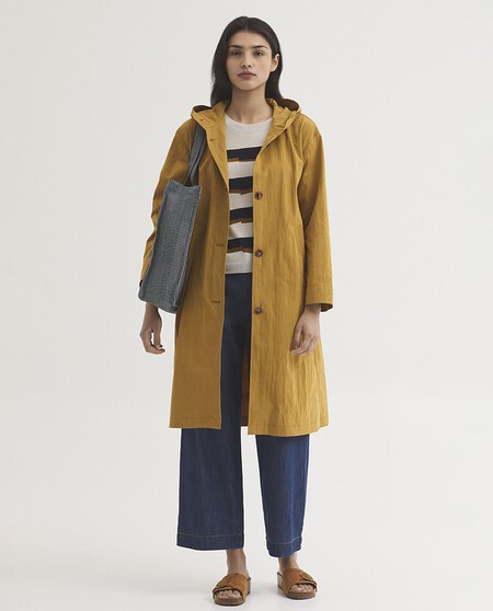 gabardina con capucha
