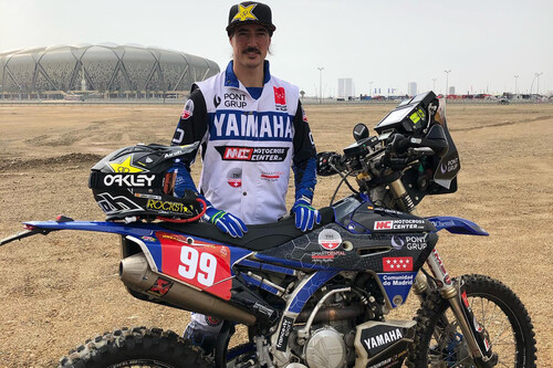 "El Dakar debe ser aventura, para correr está la Fórmula 1": Hablamos con Javi Vega tras acabar 47º en motos, sin asistencia y con el esternón roto