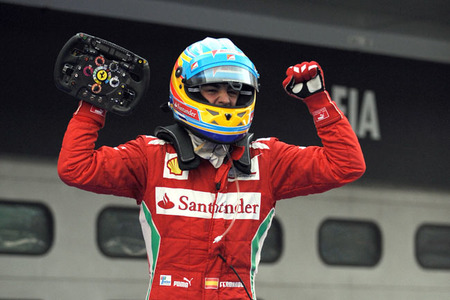 Fernando Alonso vence en un Gran Premio de Malasia marcado por los elementos