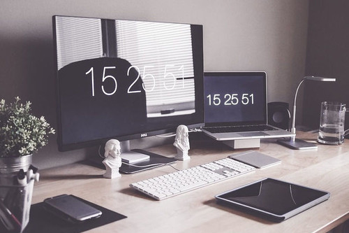 Por qué muchos empleados acaban trabajando más horas desde casa que en su empresa