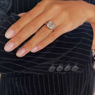 Seis colores de uñas para este otoño 2025 que embellecen las manos y tienen un punto vibrante