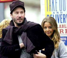 Keanu Reeves tiene nueva pareja