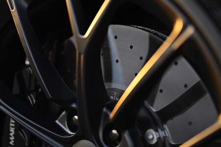 Aston Martin Vantage 2024 30