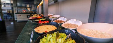 Cómo conseguir bebida gratis en los buffets libres: el truco de los más ratas para ahorrarse pagar agua o refrescos
