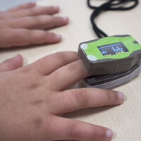 Cómo utilizar correctamente el pulsioxímetro en bebés y niños