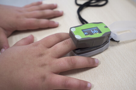 Cómo utilizar correctamente el pulsioxímetro en bebés y niños