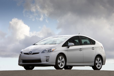 Si tienes un Toyota Prius, probablemente tengas que llevarlo a la agencia. Aquí te decimos porqué