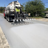 Ni radares ni coches eléctricos. Los Ángeles ha encontrado la solución definitiva para combatir el calor: pintar las carreteras de blanco 