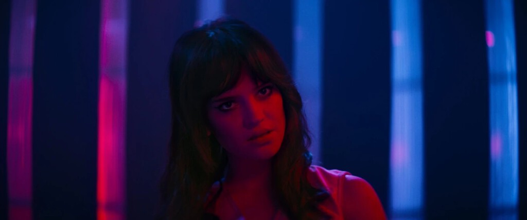 Nicolas Winding Refn regresó con una de las mayores gozadas de Cannes 2026. Un exquisito thriller neo-noir bañado en luces de neón y mezclado con melodrama y giallo