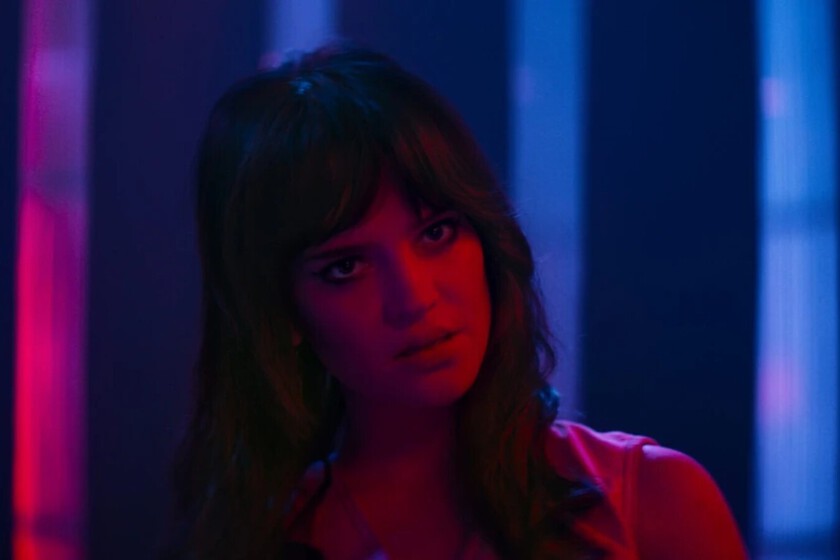 Nicolas Winding Refn regresó con una de las mayores gozadas de Cannes 2026. Un exquisito thriller neo-noir bañado en luces de neón y mezclado con melodrama y giallo