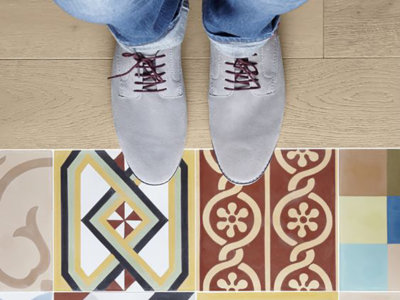 Plan un suelo a la última: mezcla madera y baldosa