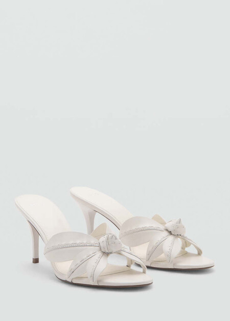 sandalias blancas